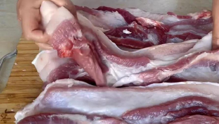 晒腊肉需要烫一下开水吗【晒腊肉怎么做好吃】