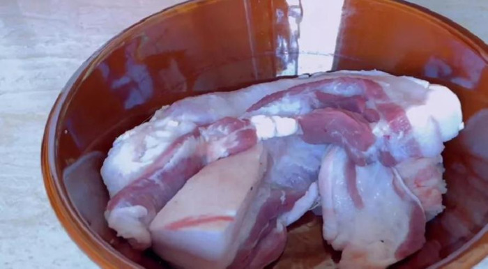 晒腊肉需要烫一下开水吗【晒腊肉怎么做好吃】