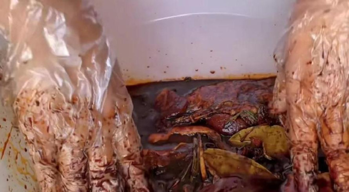 晒腊肉需要烫一下开水吗【晒腊肉怎么做好吃】