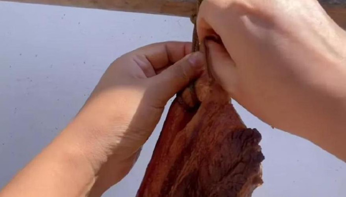 晒腊肉需要烫一下开水吗【晒腊肉怎么做好吃】