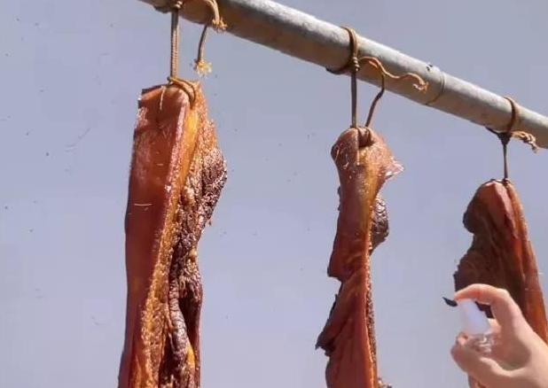 晒腊肉需要烫一下开水吗【晒腊肉怎么做好吃】