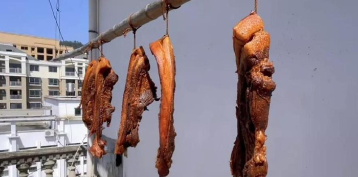 晒腊肉需要烫一下开水吗【晒腊肉怎么做好吃】