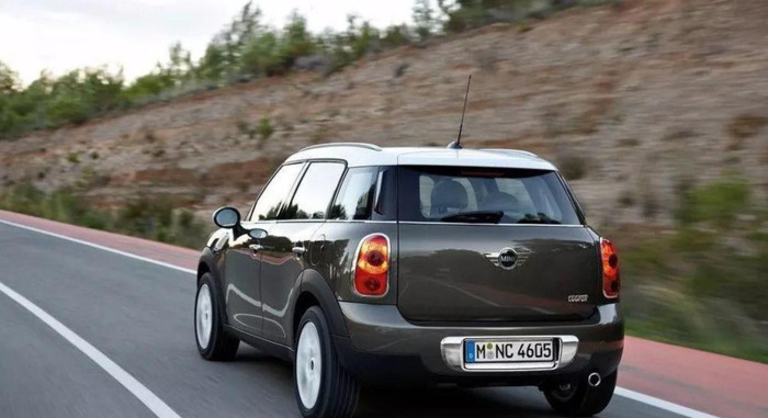 mini车标是不是轴对称图形【车标mini是什么牌子的车】