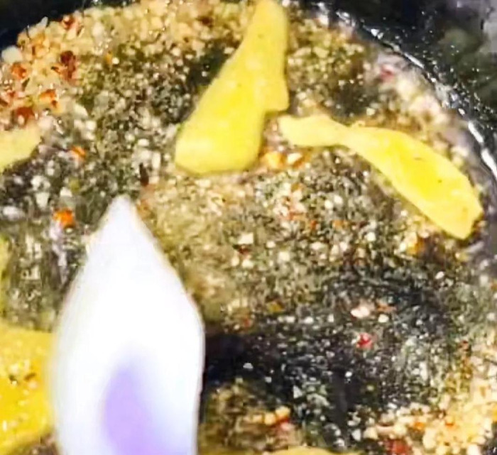 猪肚鸡的制作方法及配料视频可以加鱼胶和高丽参【猪肚鸡的制作方法及配料视频红烧】