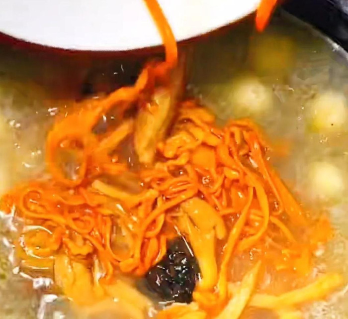 猪肚鸡的制作方法及配料视频可以加鱼胶和高丽参【猪肚鸡的制作方法及配料视频红烧】