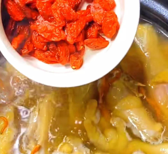 猪肚鸡的制作方法及配料视频可以加鱼胶和高丽参【猪肚鸡的制作方法及配料视频红烧】