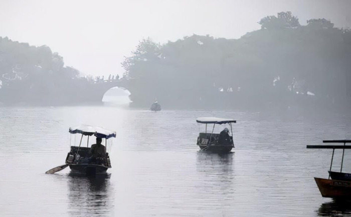 小船在湖里怎么描写【描写船在湖上的句子】