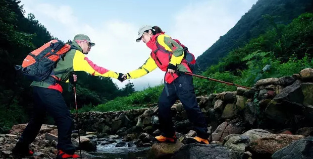 小船在湖里怎么描写【描写船在湖上的句子】