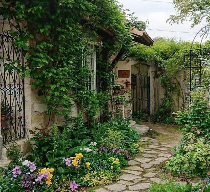 圆形花坛图片高清【圆形花坛图片大全漫画】