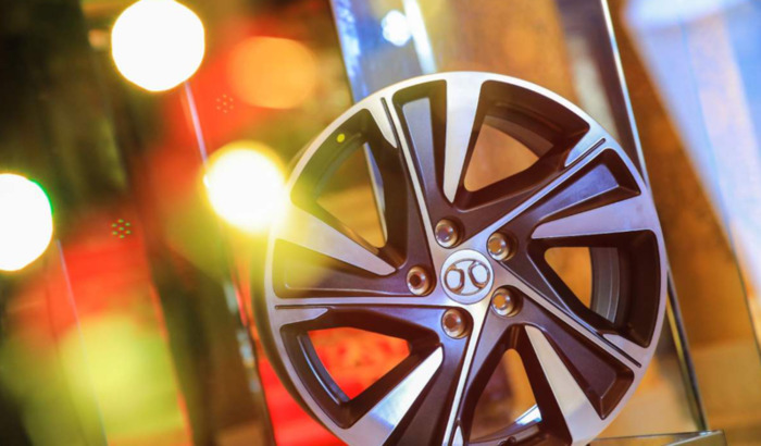 凯迪拉克车标和保时捷车标的区别【凯迪拉克车标什么样】