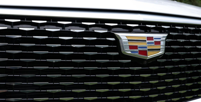 凯迪拉克车标和保时捷车标的区别【凯迪拉克车标什么样】