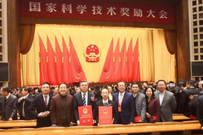 东华大学校徽中的线条代表了?【东华大学校徽线条】