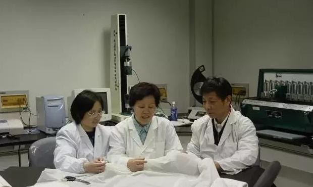 东华大学校徽中的线条代表了?【东华大学校徽线条】