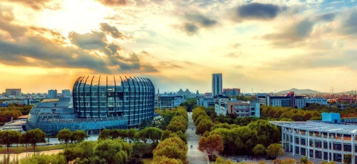 东华大学校徽中的线条代表了?【东华大学校徽线条】