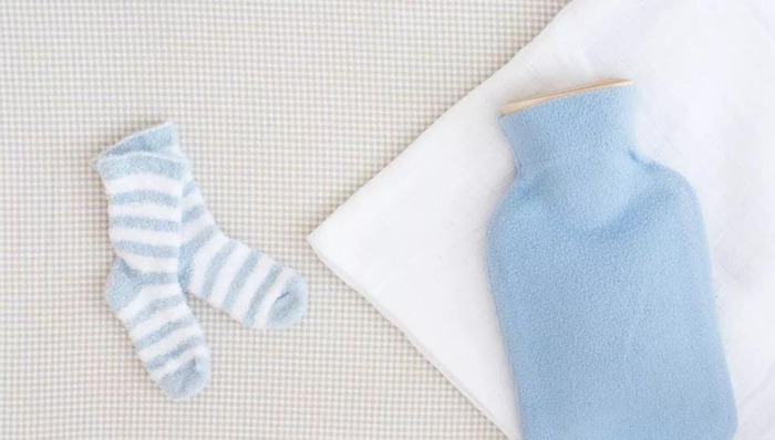 热水袋是充电的好还是灌水的好【暖水袋充电的好还是注水的好】