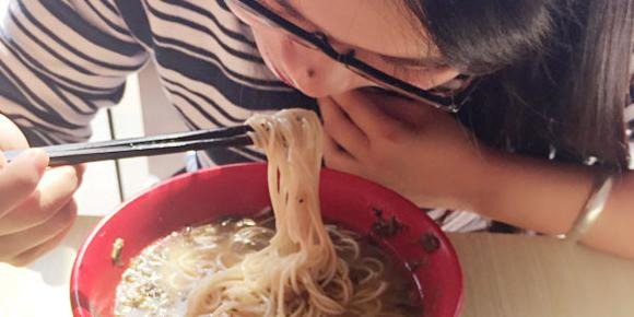 女生穿裙子拉肚子拉稀【女生穿裙子拉稀怎么办】