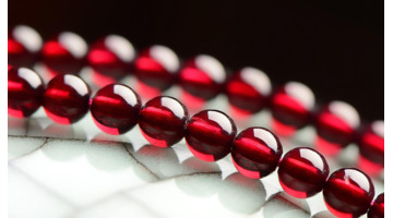 石榴石寓意和功效【石榴石寓意多子多福】