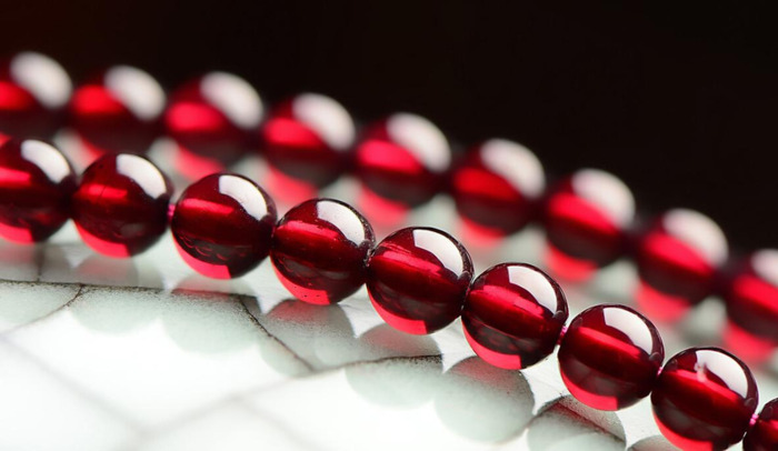 石榴石寓意和功效【石榴石寓意多子多福】