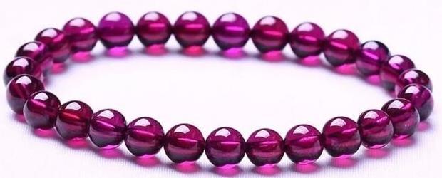 石榴石寓意和功效【石榴石寓意多子多福】