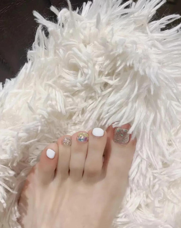 脚的照片怎么拍【脚趾美甲图片】