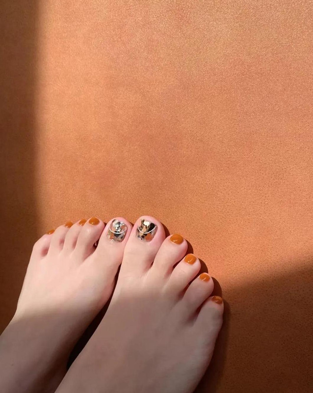 脚的照片怎么拍【脚趾美甲图片】