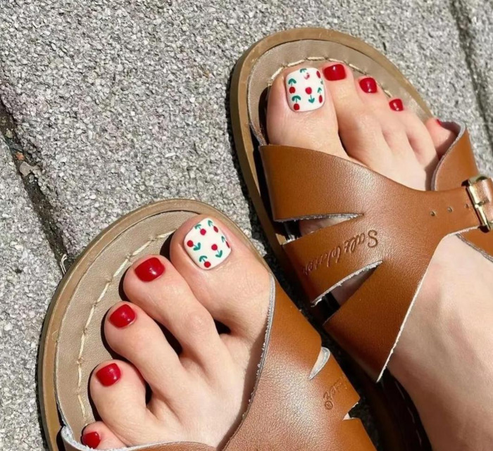 脚的照片怎么拍【脚趾美甲图片】