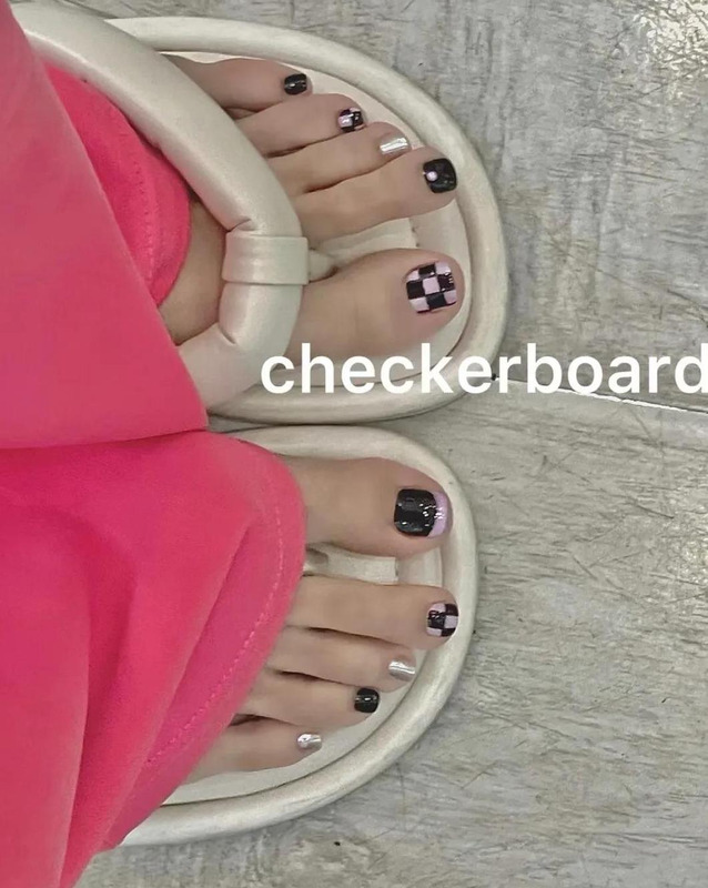 脚的照片怎么拍【脚趾美甲图片】