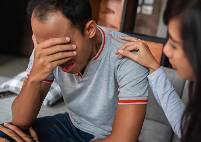 老人临终不能摸手道东【老人临死前可以摸他手吗】