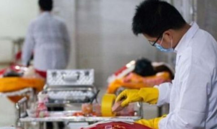 老人临终不能摸手道东【老人临死前可以摸他手吗】