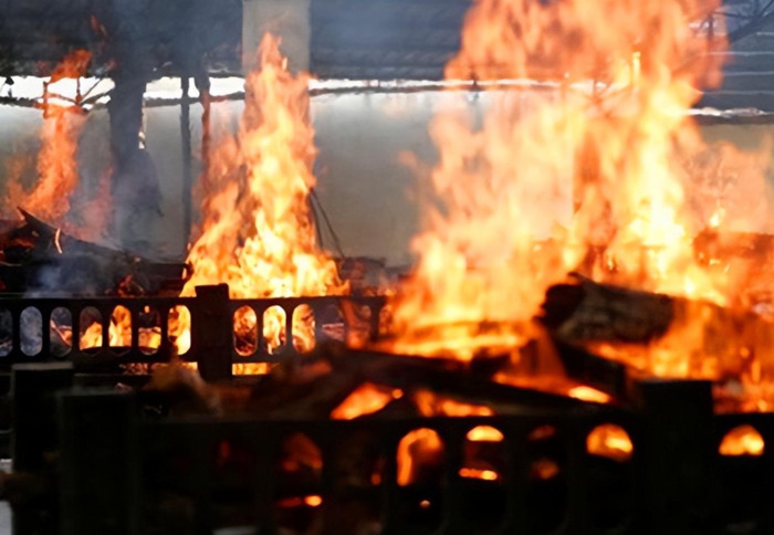 老人临终不能摸手道东【老人临死前可以摸他手吗】