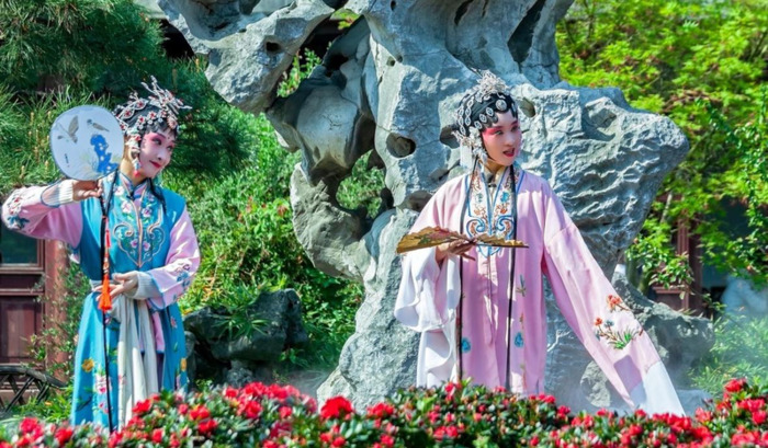 重写实而轻写意是中国戏曲的特点【重写返回值类型一定要相同吗】