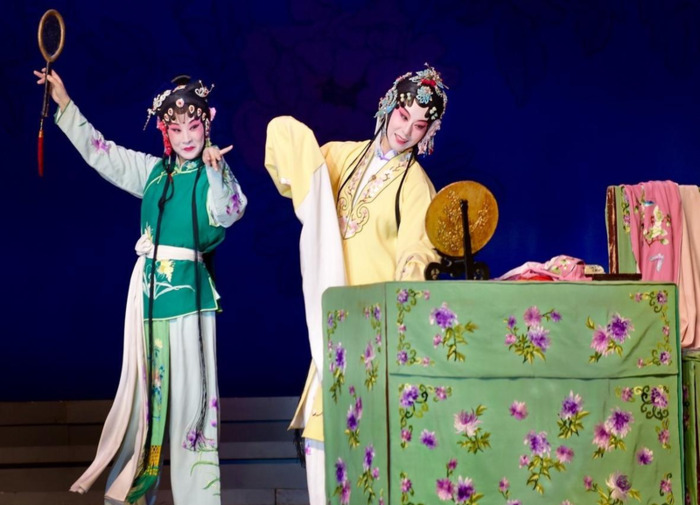 重写实而轻写意是中国戏曲的特点【重写返回值类型一定要相同吗】