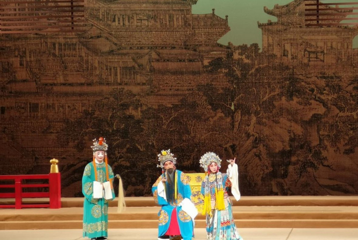 重写实而轻写意是中国戏曲的特点【重写返回值类型一定要相同吗】