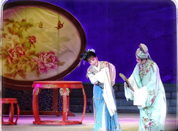 重写实而轻写意是中国戏曲的特点【重写返回值类型一定要相同吗】