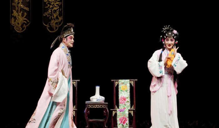 重写实而轻写意是中国戏曲的特点【重写返回值类型一定要相同吗】