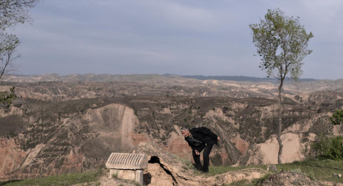 阴阳先生下葬顺口溜土地老不得阻拦【东北阴阳先生下葬词】