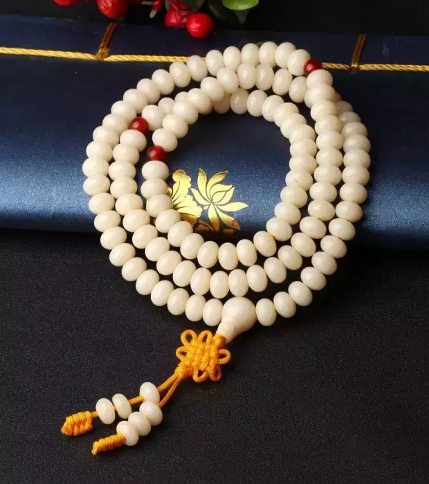 白菩提手串的作用与功效【白玉菩提手串佩戴讲究】