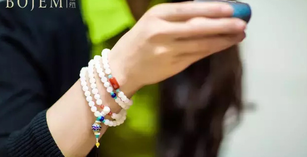 白菩提手串的作用与功效【白玉菩提手串佩戴讲究】