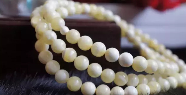 白菩提手串的作用与功效【白玉菩提手串佩戴讲究】
