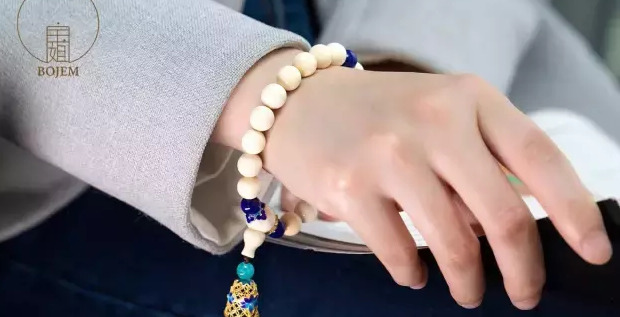 白菩提手串的作用与功效【白玉菩提手串佩戴讲究】