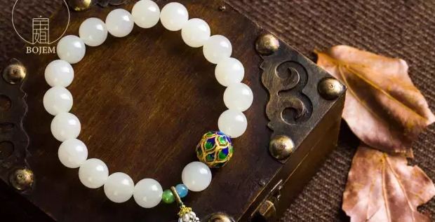 白菩提手串的作用与功效【白玉菩提手串佩戴讲究】