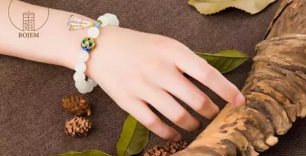 白菩提手串的作用与功效【白玉菩提手串佩戴讲究】