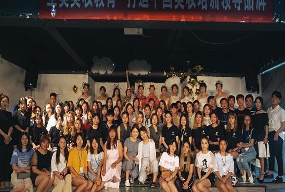 美甲店招人难【应聘美甲师的时候注意哪些被骗】