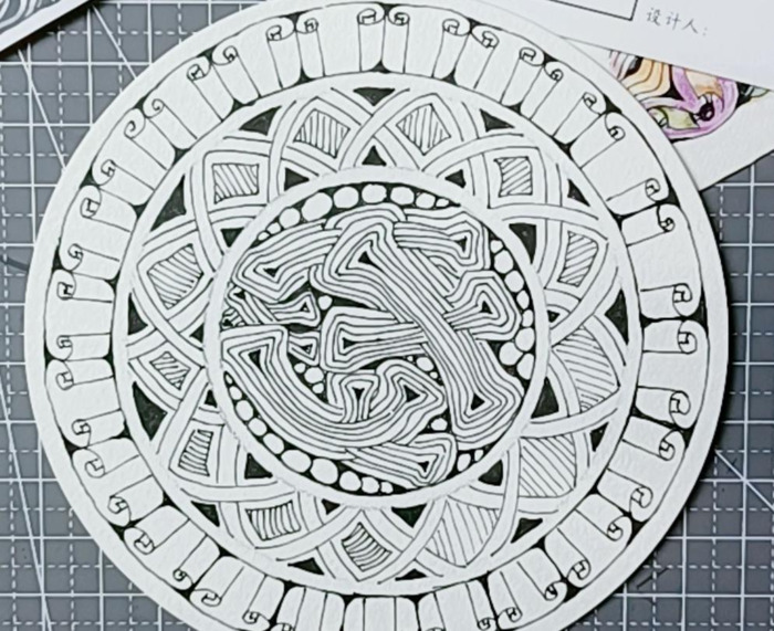 陀螺简笔画彩色【一起长大的玩具抽陀螺简笔画】