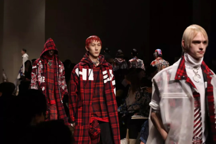 马克华菲标志怎么有两种【马克华菲标志图】