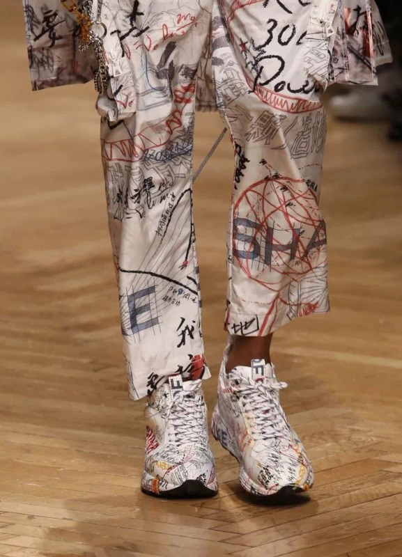 马克华菲标志怎么有两种【马克华菲标志图】