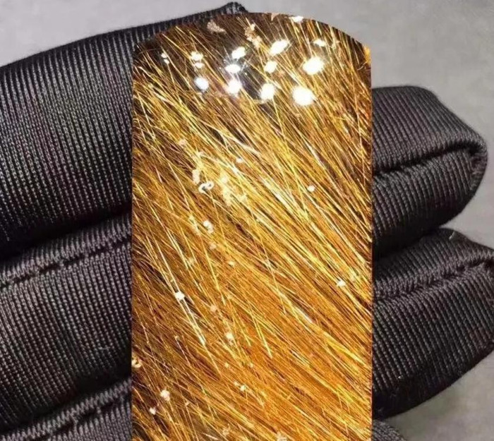 招财戴黄发晶好还是金发晶好【黄水晶和绿发晶哪个更招财】