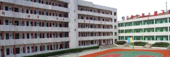 游校园作文400字四年级【游览学校作文】