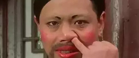 女孩发抠鼻表情【女生抠鼻是什么意思】