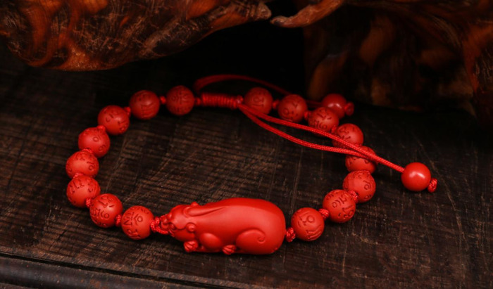 戴红砂好还是紫金砂好【朱砂好还是紫金砂好怎么样区别】